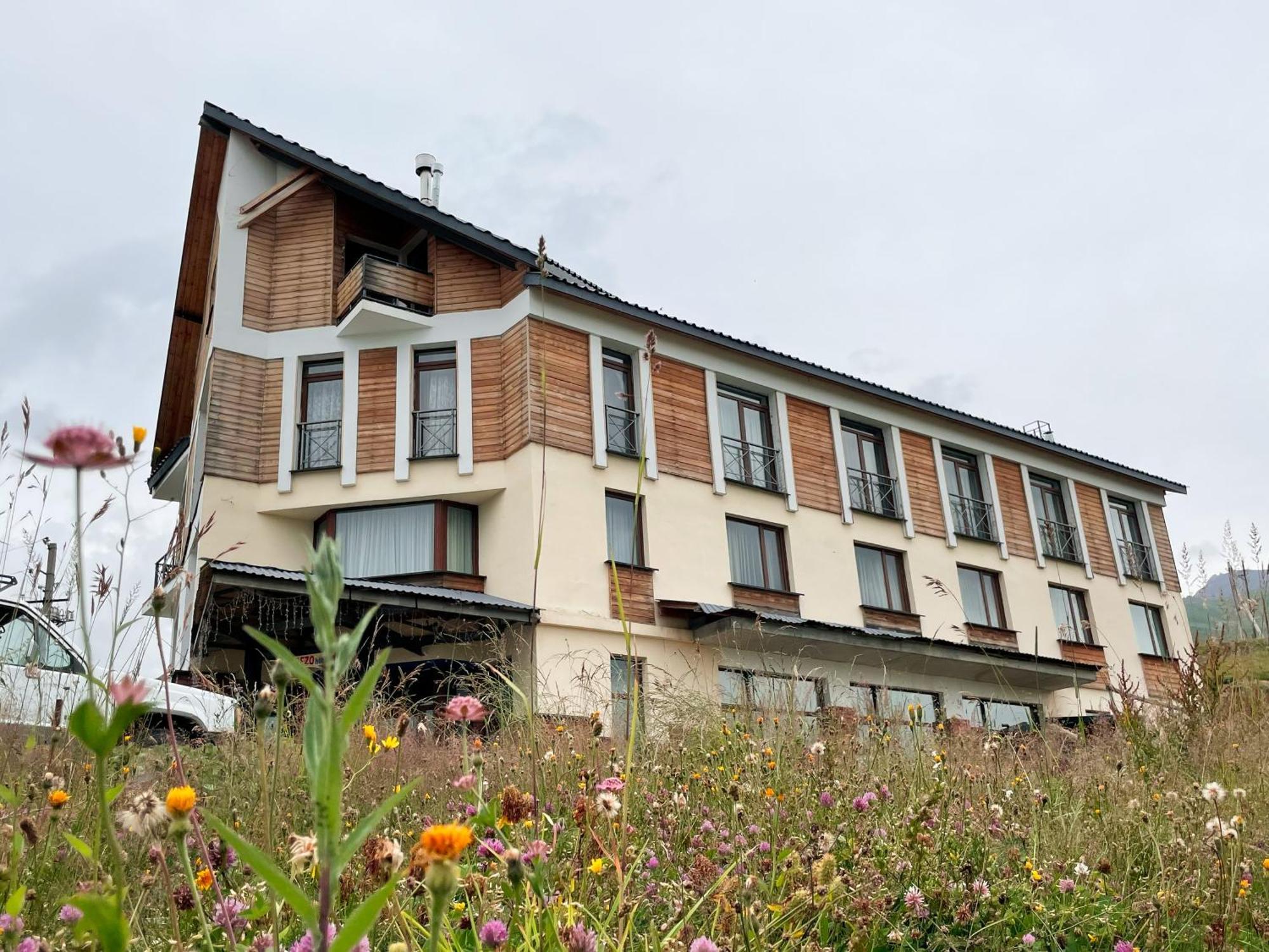 Rezohut Hotel Гудаури Екстериор снимка