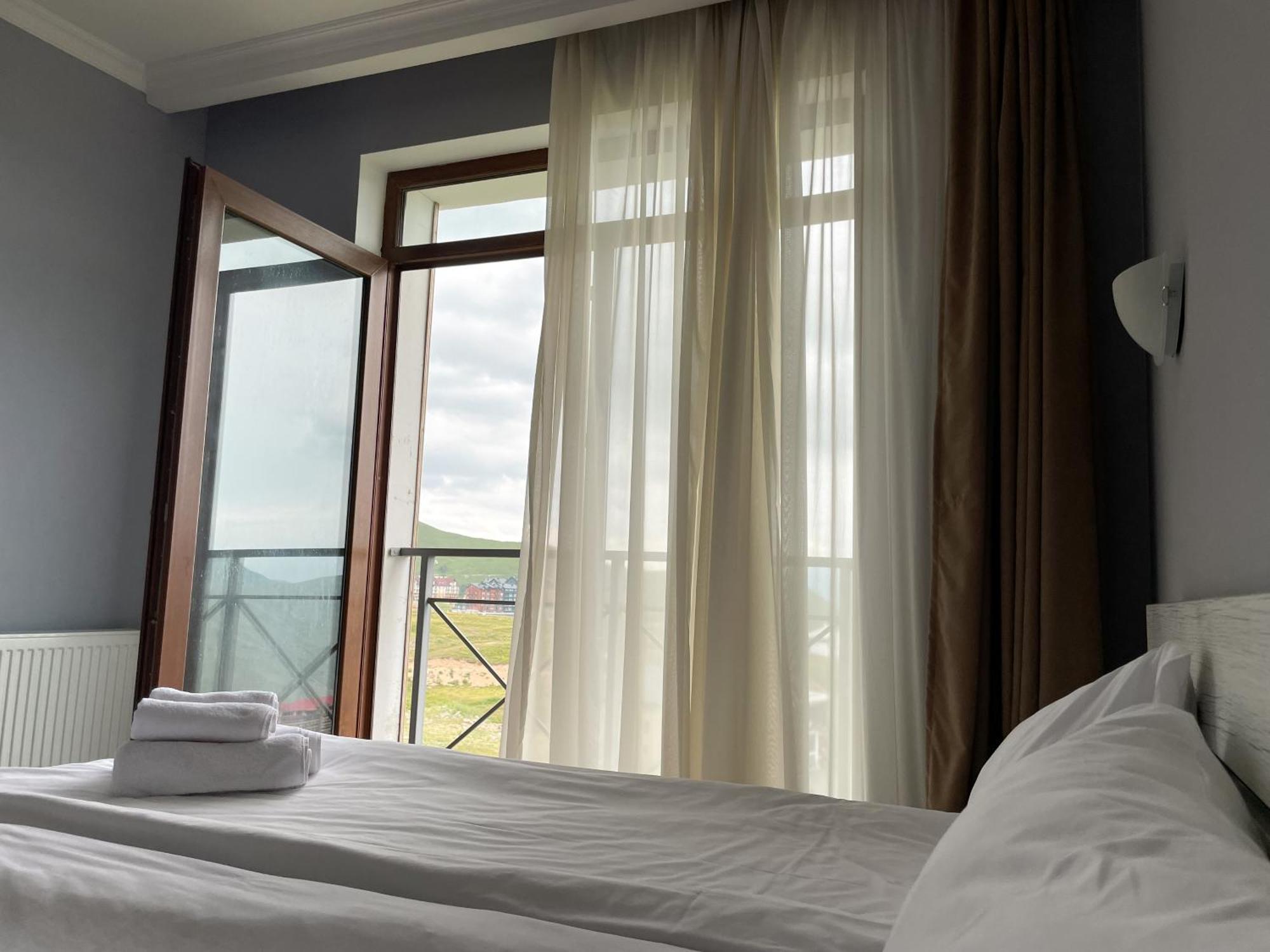 Rezohut Hotel Гудаури Екстериор снимка
